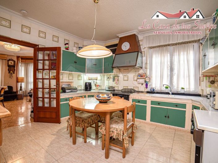 Image No.1-4 Bed Townhouse for sale