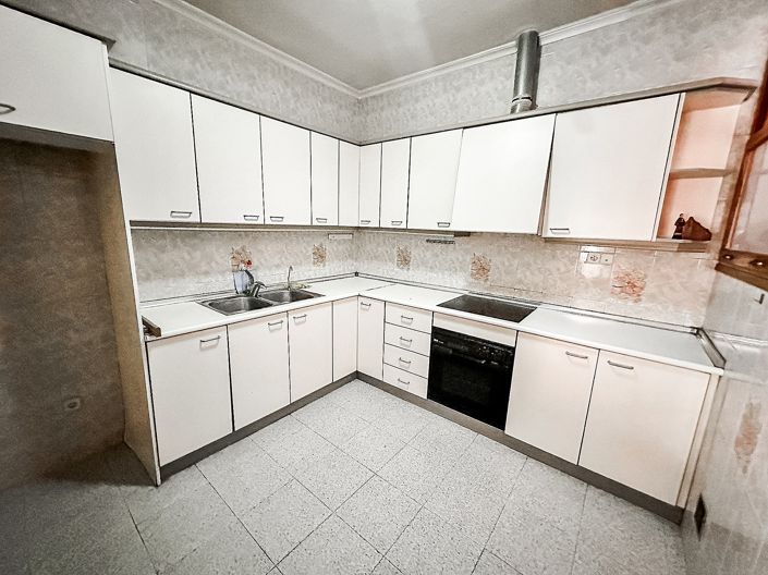 Image No.16-3 Bed Townhouse for sale