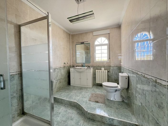 Image No.12-4 Bed Villa for sale