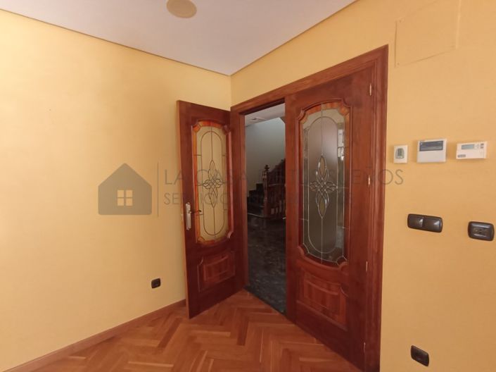 Image No.10-4 Bed Villa for sale