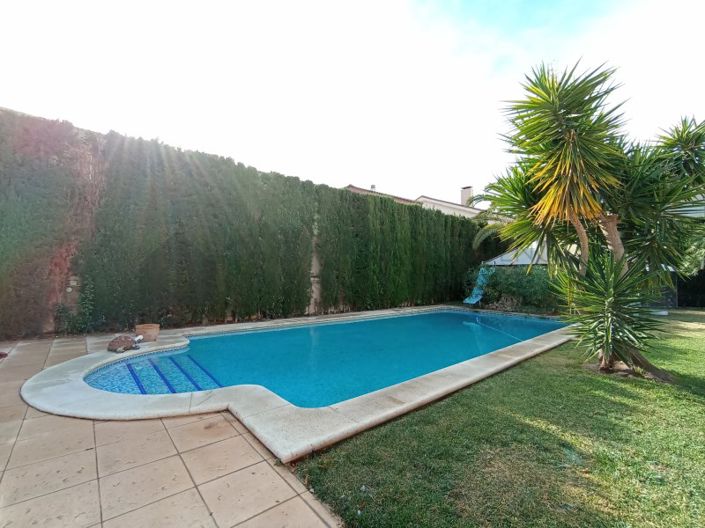 Image No.2-4 Bed Villa for sale