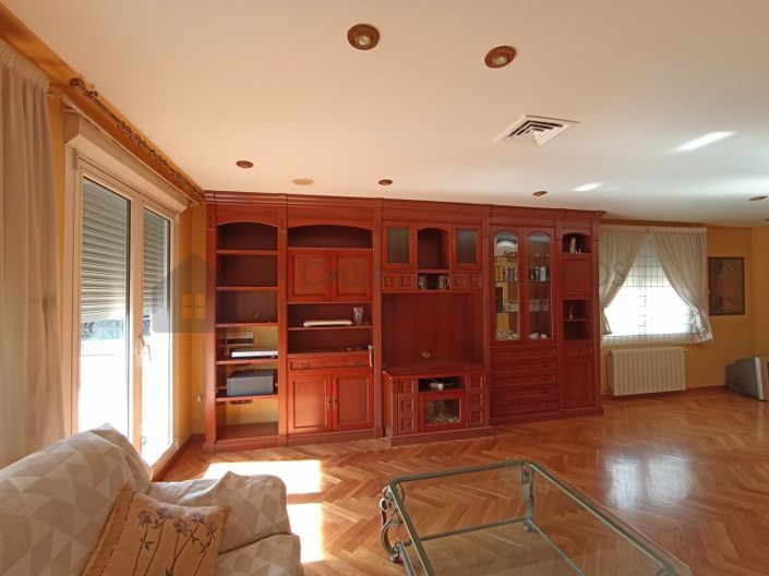 Image No.8-4 Bed Villa for sale