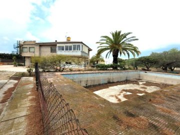 4 Bed Country House for sale