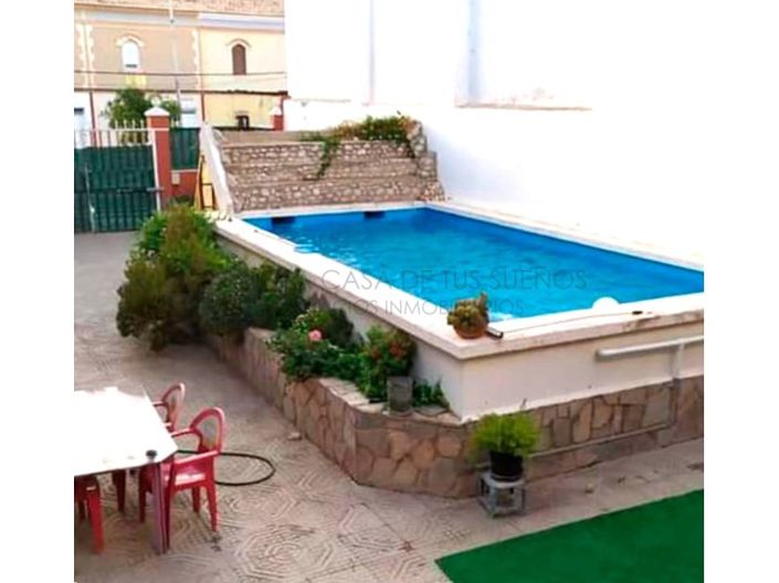 Image No.1-6 Bed Townhouse for sale