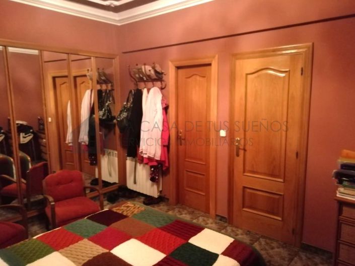 Image No.13-6 Bed Townhouse for sale