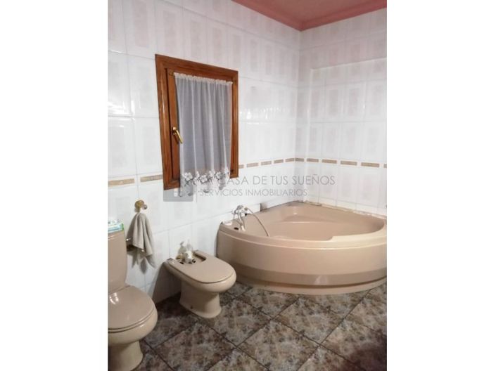 Image No.17-6 Bed Townhouse for sale