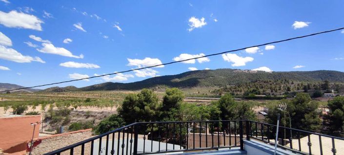 Image No.6-3 Bed Townhouse for sale