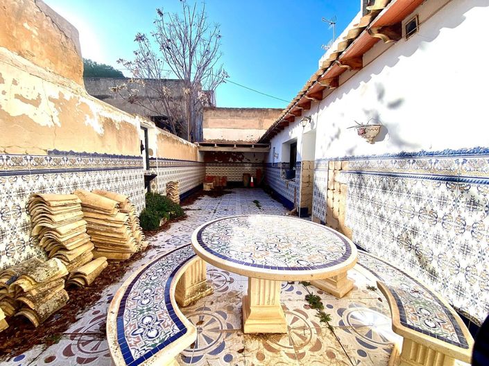 Image No.21-7 Bed Townhouse for sale