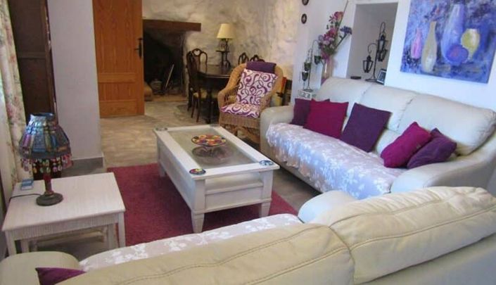 Image No.10-3 Bed House for sale