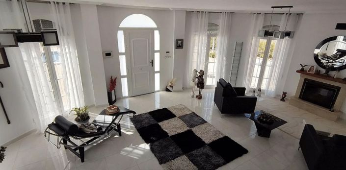 Image No.2-4 Bed Villa for sale