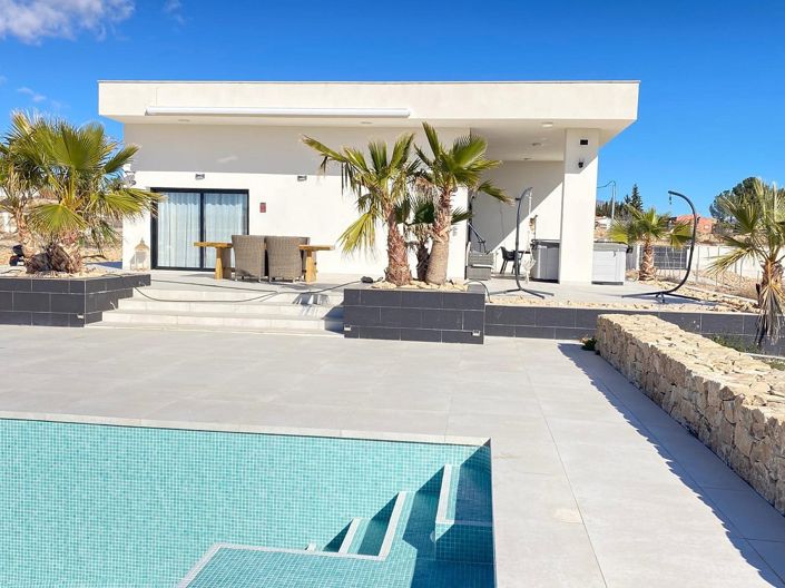 Image No.1-4 Bed Villa for sale
