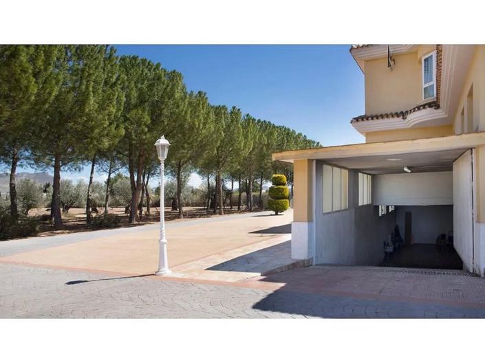 Image No.3-6 Bed Villa for sale