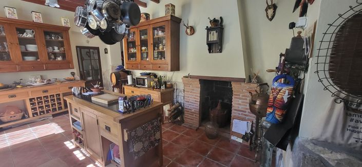 Image No.6-6 Bed Country House for sale