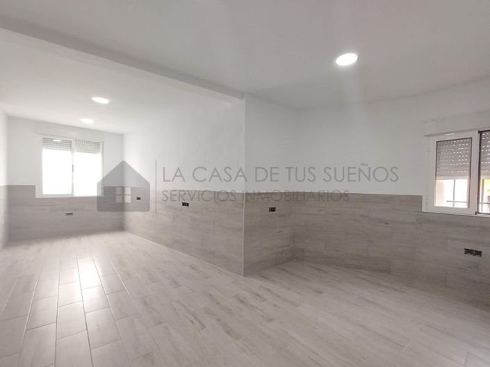 Image No.12-2 Bed Townhouse for sale