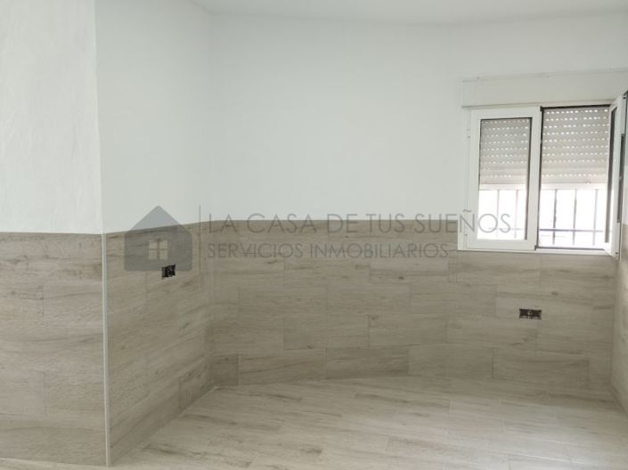 Image No.13-2 Bed Townhouse for sale