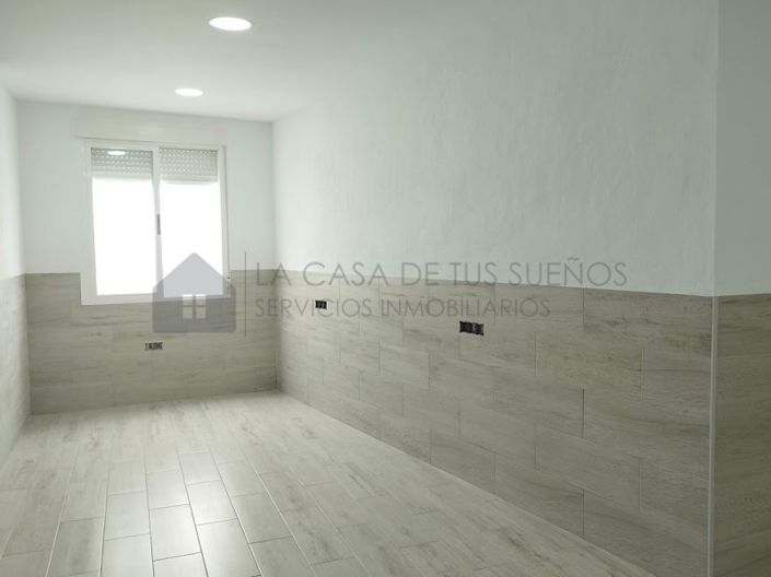 Image No.14-2 Bed Townhouse for sale