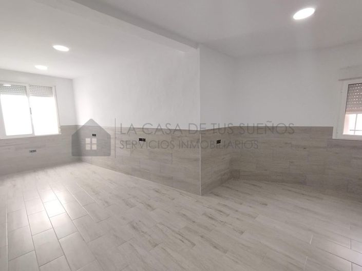 Image No.16-2 Bed Townhouse for sale