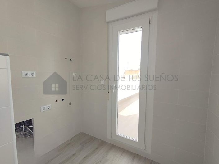 Image No.20-2 Bed Townhouse for sale