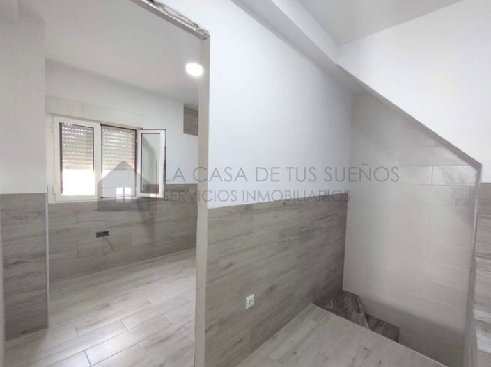 Image No.9-2 Bed Townhouse for sale