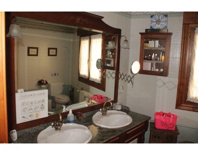 Image No.21-4 Bed Townhouse for sale