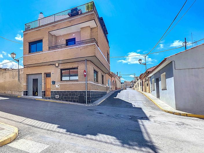 Image No.2-3 Bed Townhouse for sale