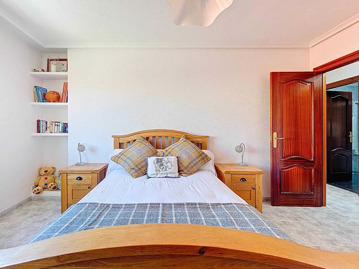 Image No.20-3 Bed Townhouse for sale