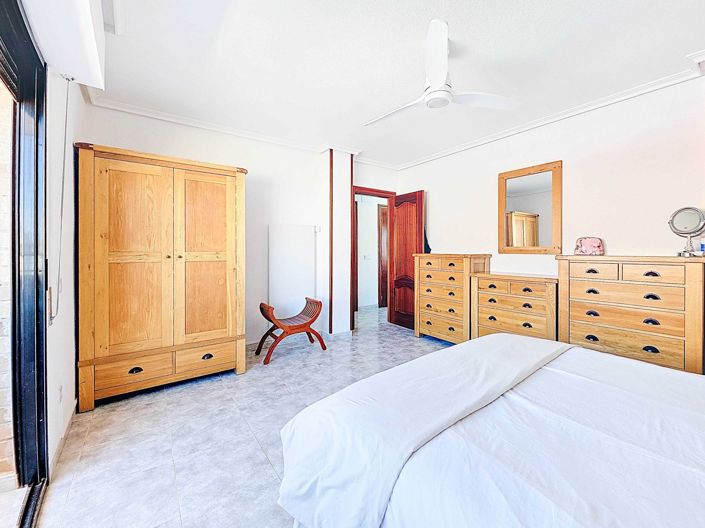 Image No.25-3 Bed Townhouse for sale