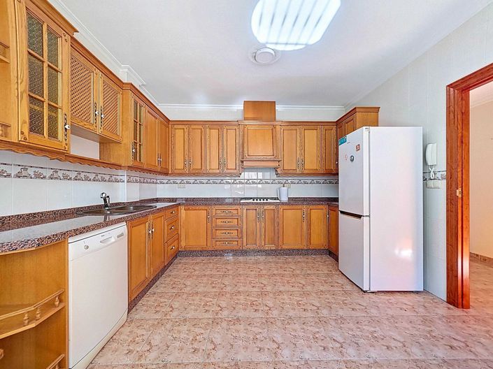 Image No.16-3 Bed Townhouse for sale