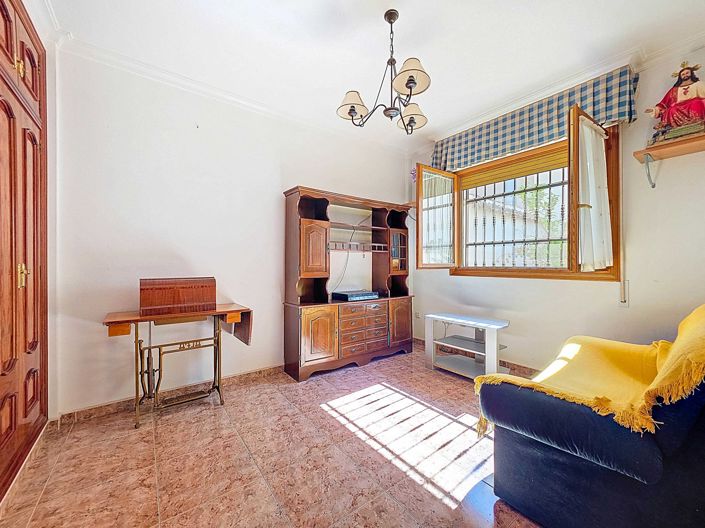 Image No.18-3 Bed Townhouse for sale