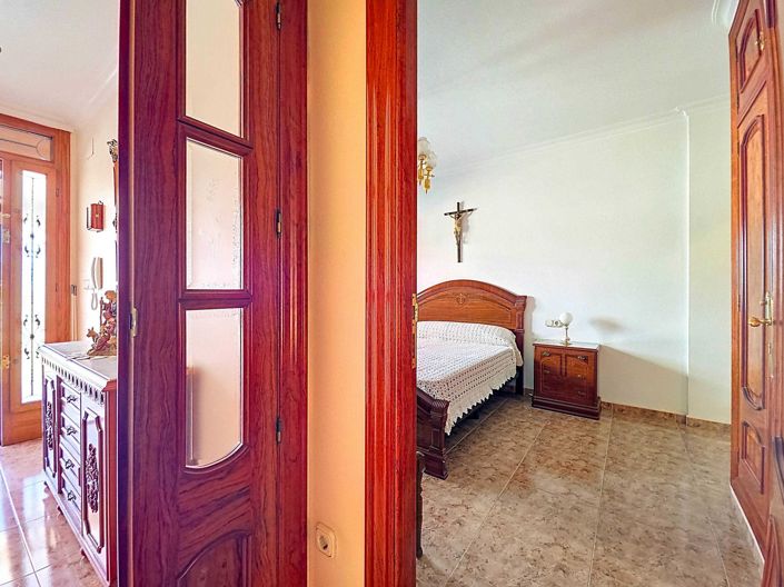 Image No.20-3 Bed Townhouse for sale