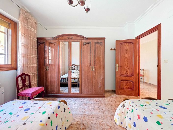 Image No.24-3 Bed Townhouse for sale