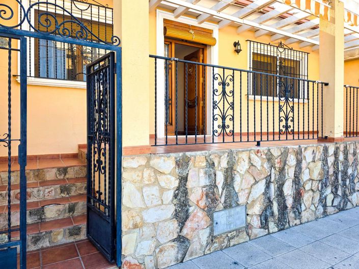 Image No.4-3 Bed Townhouse for sale