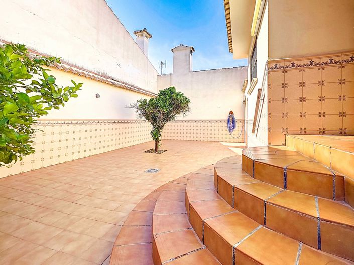 Image No.32-3 Bed Townhouse for sale