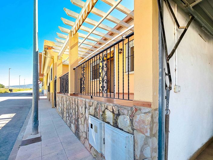 Image No.36-3 Bed Townhouse for sale