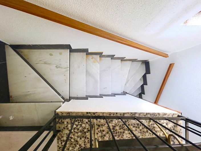 Image No.20-5 Bed Townhouse for sale