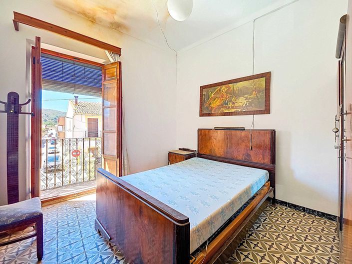 Image No.26-5 Bed Townhouse for sale