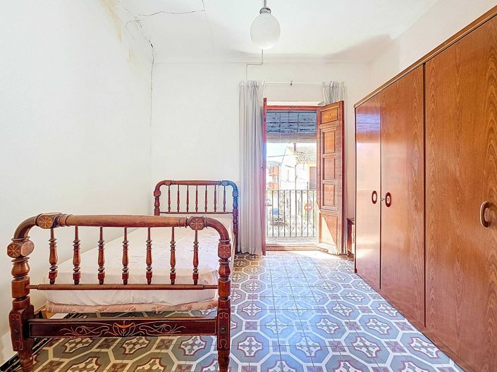 Image No.28-5 Bed Townhouse for sale