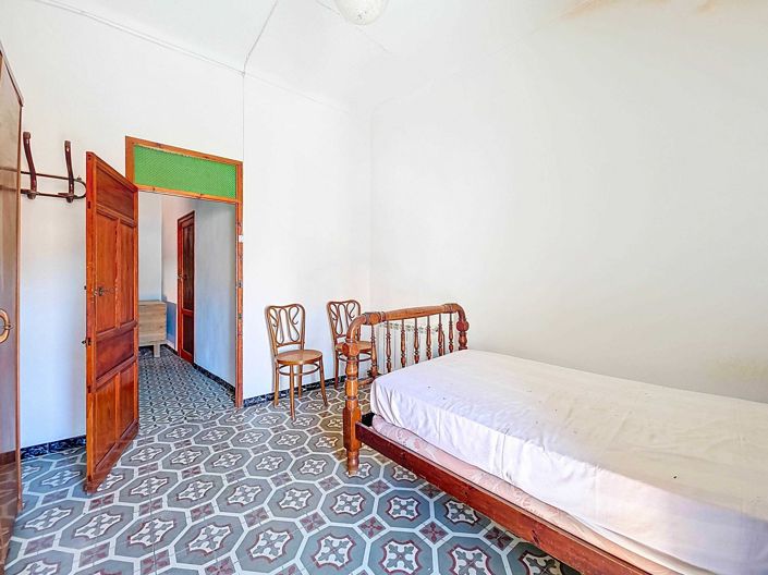 Image No.29-5 Bed Townhouse for sale