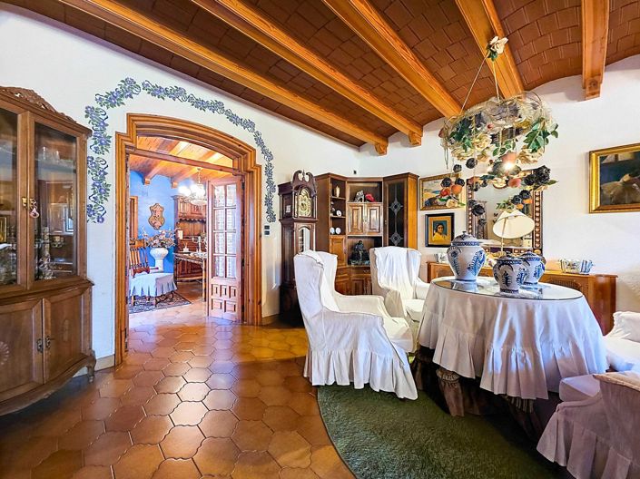 Image No.15-6 Bed Villa for sale