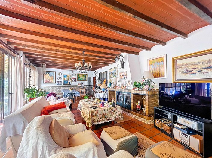 Image No.5-6 Bed Villa for sale