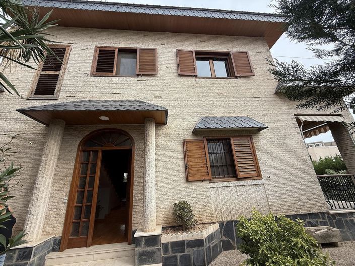 Image No.1-4 Bed Villa for sale