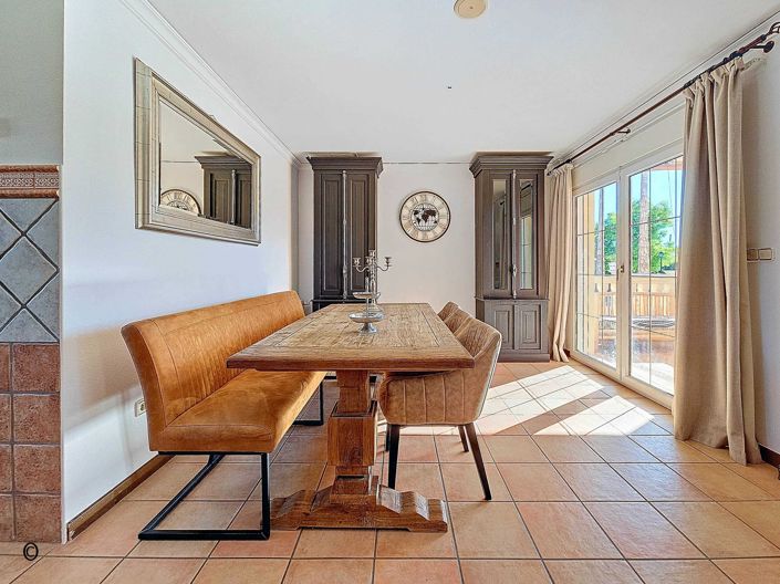 Image No.11-6 Bed Villa for sale