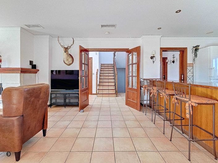 Image No.12-6 Bed Villa for sale