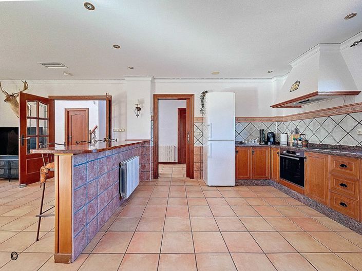 Image No.15-6 Bed Villa for sale