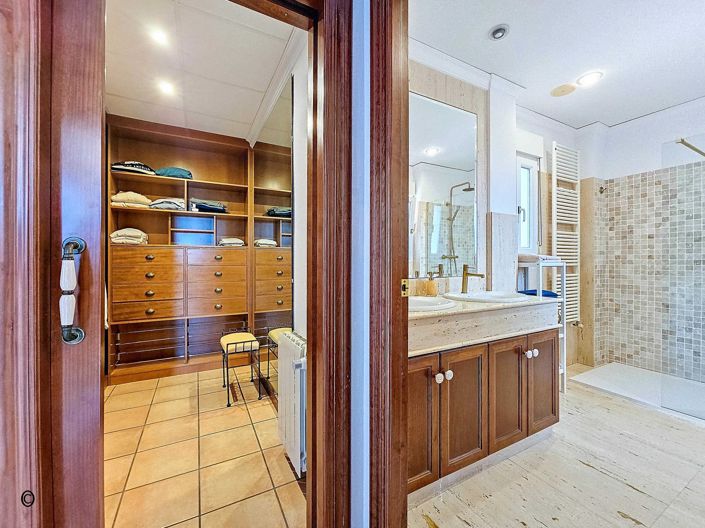 Image No.30-6 Bed Villa for sale