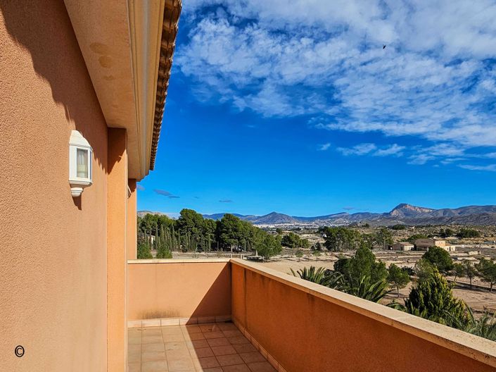 Image No.47-6 Bed Villa for sale