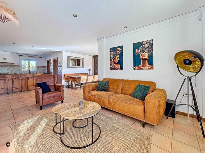 Image No.8-6 Bed Villa for sale