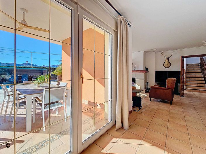 Image No.9-6 Bed Villa for sale