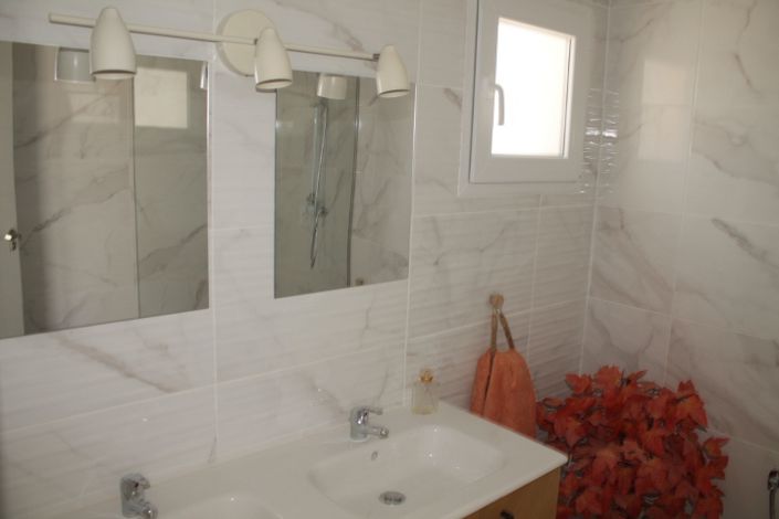 Image No.42-4 Bed Country House for sale