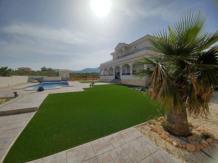 Image No.5-6 Bed Villa for sale